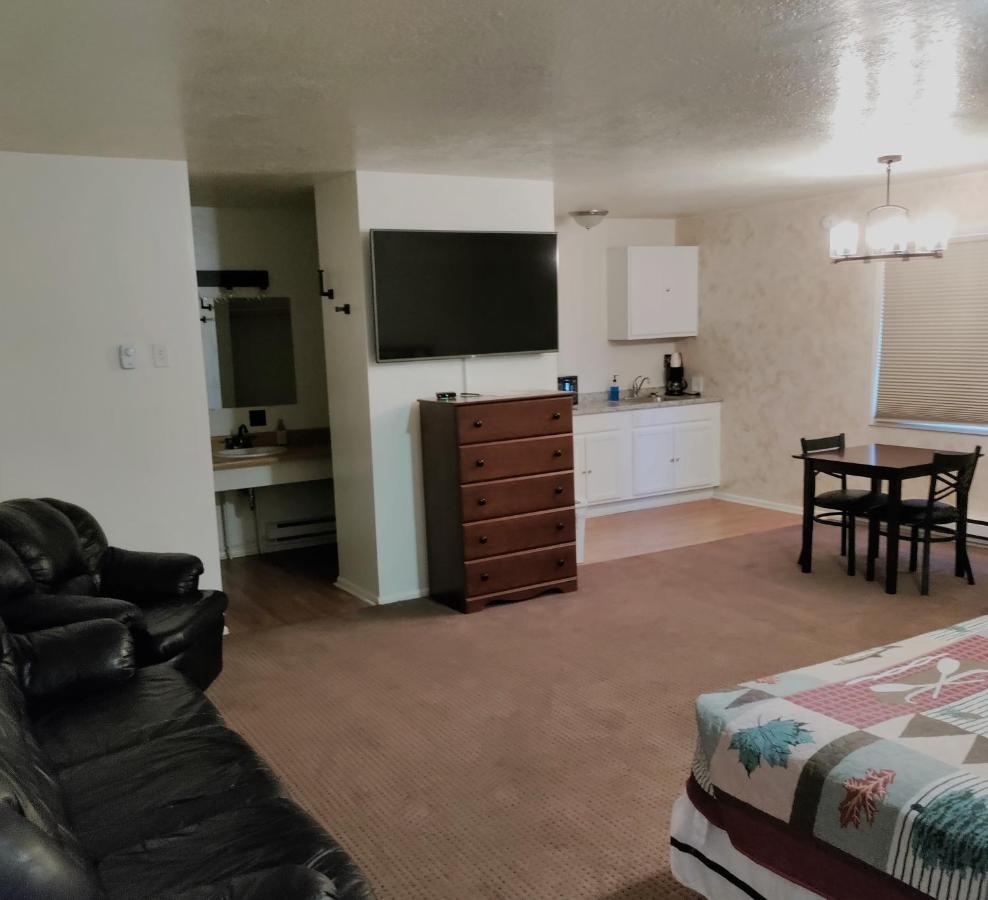 High Desert Inn سالينا المظهر الخارجي الصورة